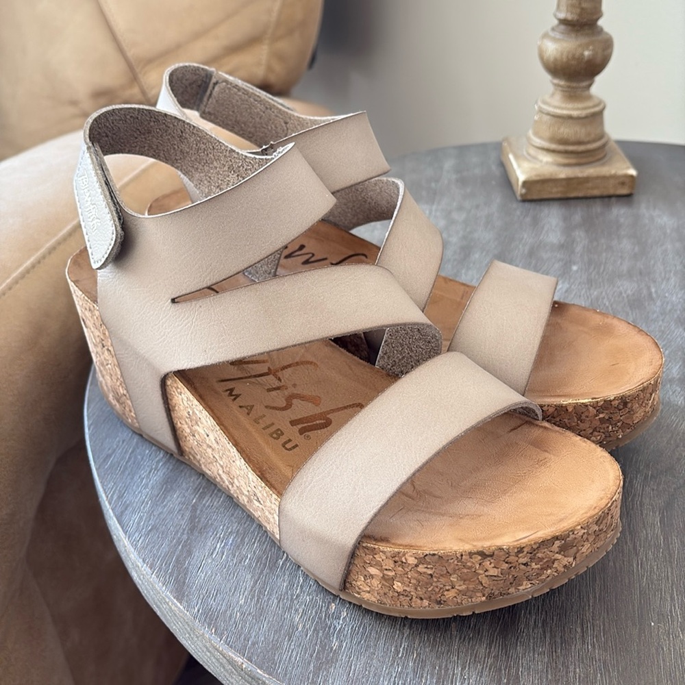 New Blowfish 9 Leelee Wedge Platform Strappy Diecut Sandal Smoke Gray